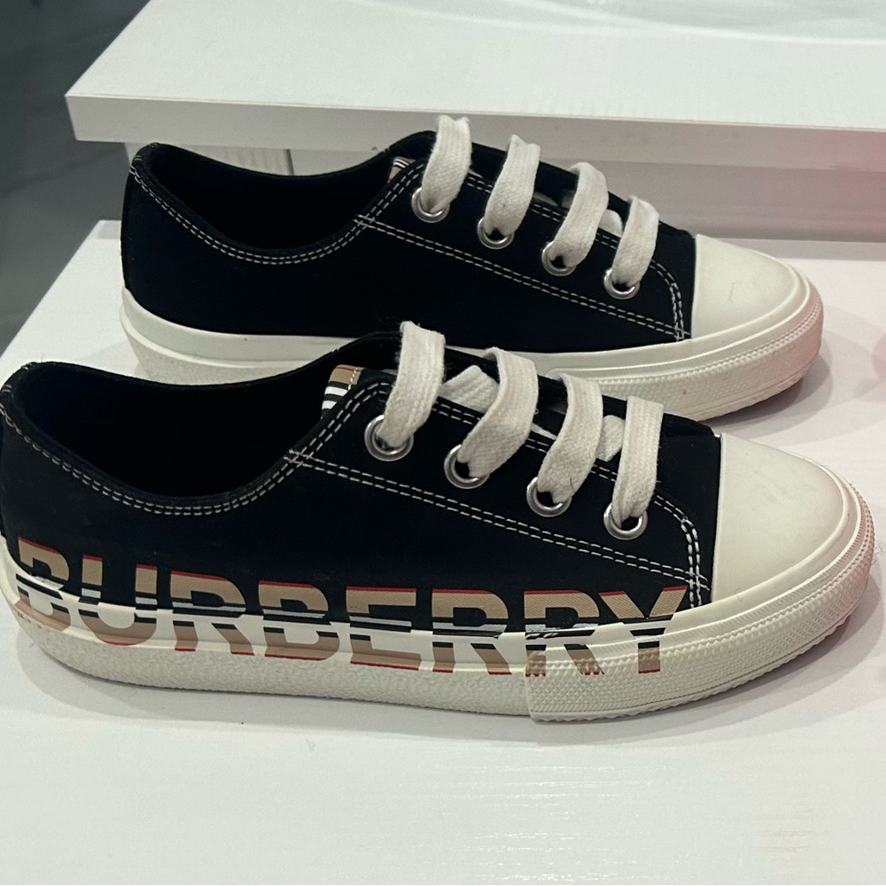 Burberry Kids
Icon Stripe logo low-top sneakers